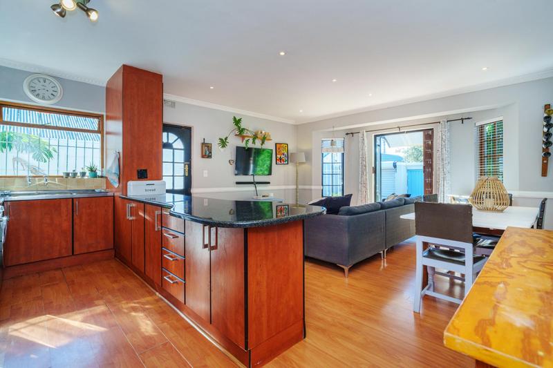 2 Bedroom Property for Sale in Harfield Village Western Cape